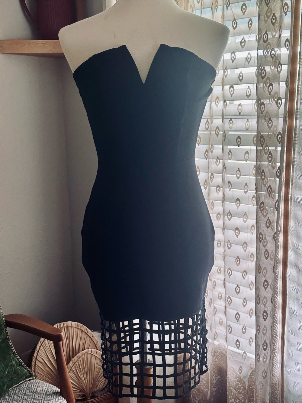 Black Strapless Sweetheart Dress with Grid Hem